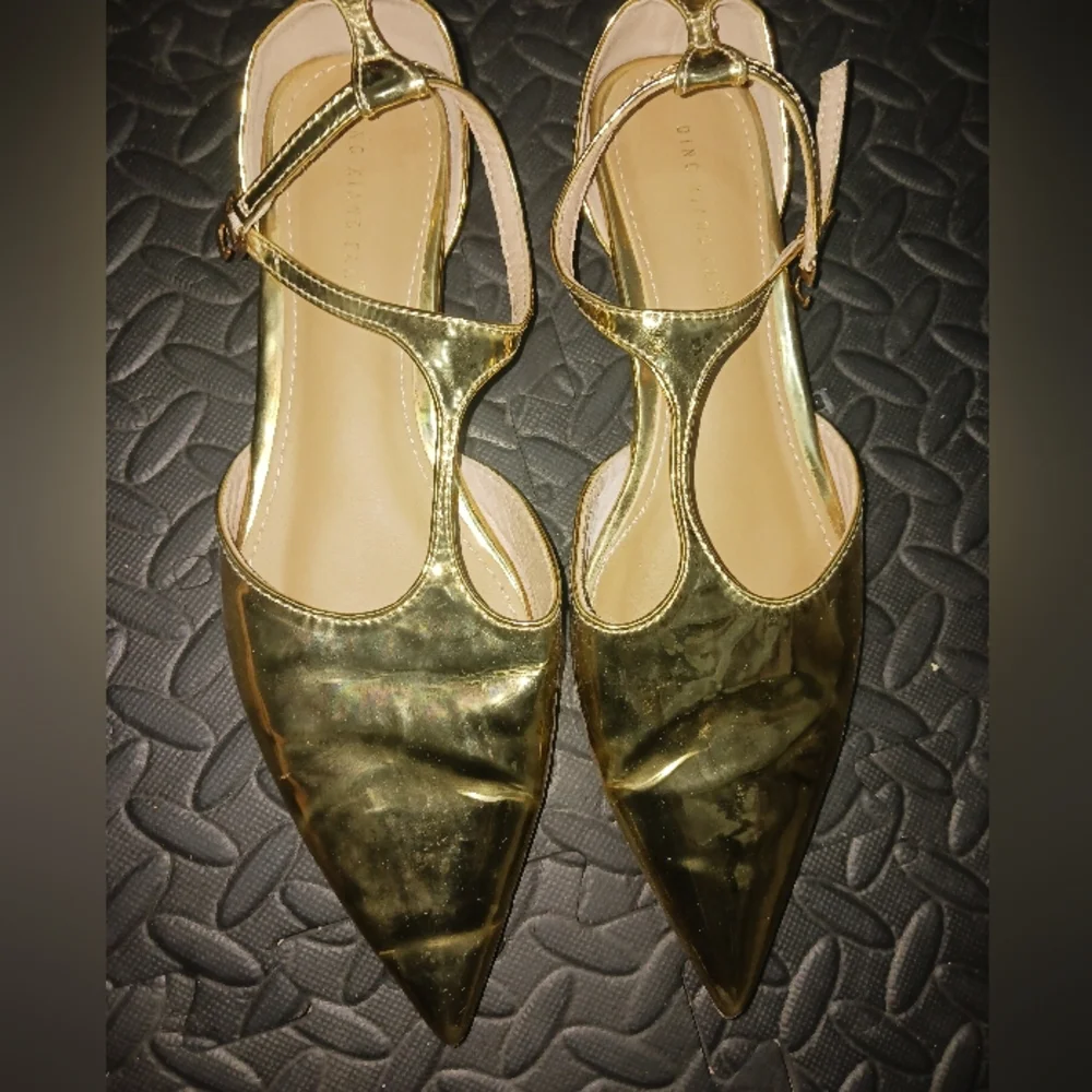 Women Gold Mirror T Strap Pointy Flat Shoes - Picture 4 of 11